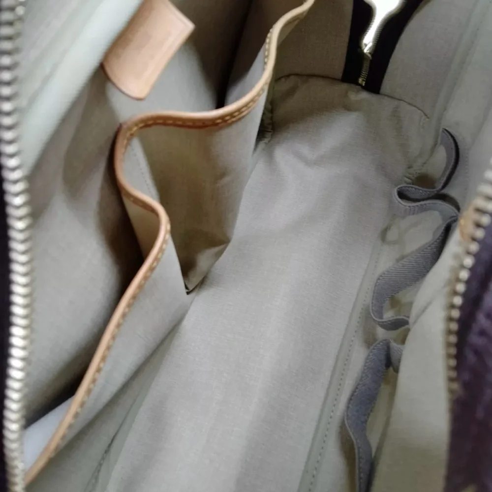 Louis Vuitton Devaulle Makeup Case ! Good used condition! FIRM! DISCOUNTED! - Picture 8 of 9